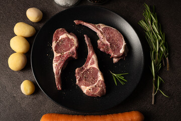 Rohe Lamm Tomahawk Steaks / Lamm Rippchen