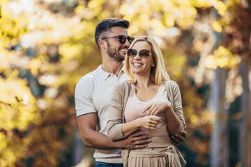 Fototapeta premium Smiling couple having fun in autumn park