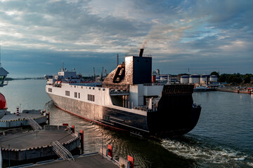 Fototapeta premium Large ferry departs from the harbor. Marina (327)