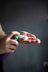 the stylist demonstrates the hair product, hair foam, the hair stylist and his tools, the stylist's content shooting on the hand
