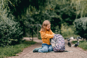 Obraz premium Schoolgirl with backpack outdoors