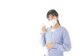 風邪をひいた若い女性