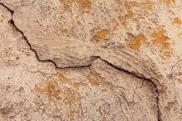 Long deep crack in the wall