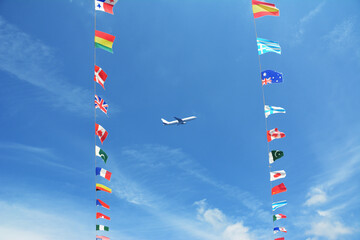 万国旗と飛行機