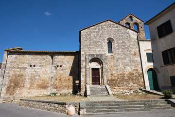 Fototapeta na wymiar church of San Martino in the village of Magliano in Tuscany
