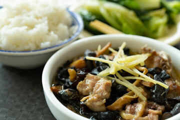 angle view fast food of steamed chicken with fungus and day lily horizontal composition