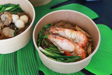 Two big shrimp Baked with Glass Noodles and vegetable, good menu in asian restaurant, dry noodle