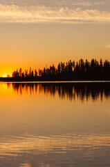 Obraz premium Colourful Sunset at Astotin Lake, Elk Island National Park