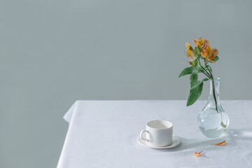 Cup of tea decoration with fresh flowers