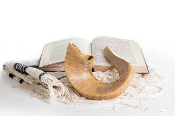 Нom Kippur. Tallit, shofar, torah on a white background. Isolated - obrazy, fototapety, plakaty