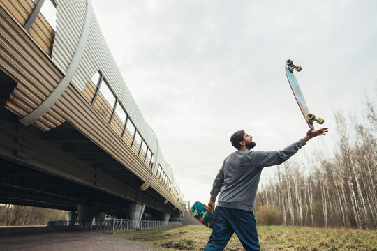 Man with sketeboard 