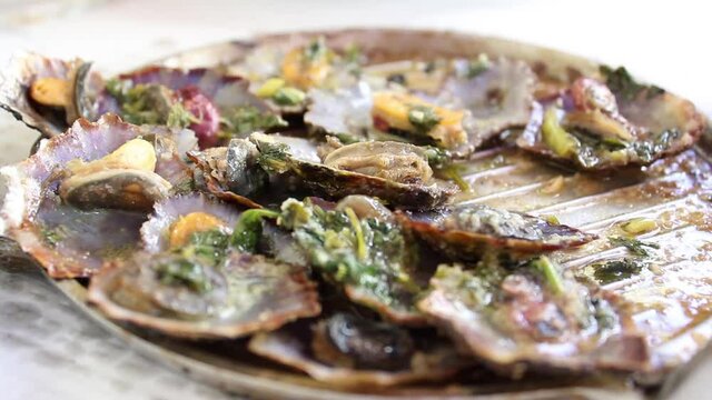 Pour lemon juice to delicious limpets
