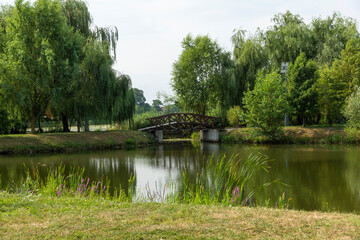 Obraz premium Gandens and lake of Mogosoaia Palace near city of Bucharest, Romania