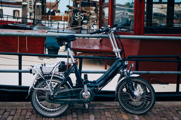 Collapsible mini electric bike for Dutch tourism - environment friendly convenient bicycle transport
