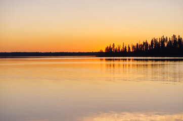 Obraz premium A Colourful Evening at Astotin Lake