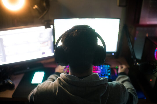 Gamer's back during a match