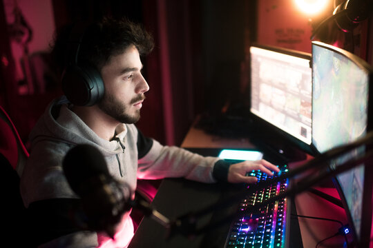 Concentrated live streamer playing video games
