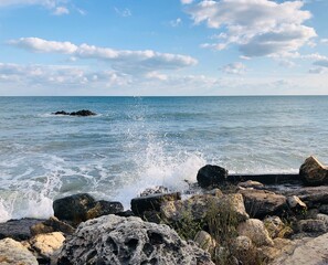 sea and rocks