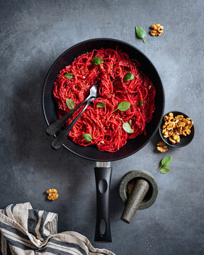 Beet spaghetti in a pan