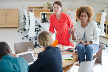 Fototapeta premium Office workers having meeting at desk