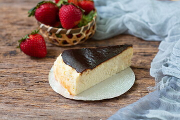 Basque Burnt Cheesecake keto on wooden table.