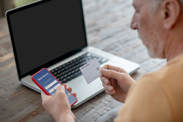 A man paying in internet using his credit card