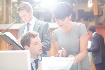 Obraz premium Business people working at computer