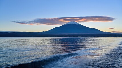 山中湖で見た天使のリングをつけたような富士山の夕焼け情景＠山梨