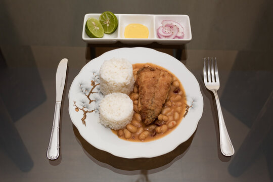 Pescado frito con frejoles