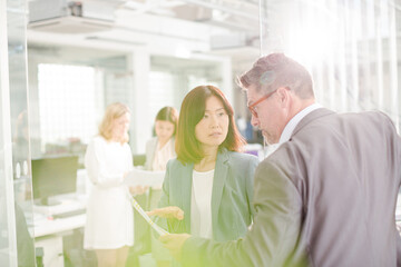 Obraz premium Business people talking in office