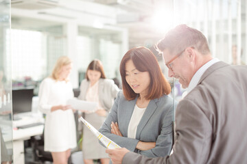 Fototapeta premium Business people talking in office