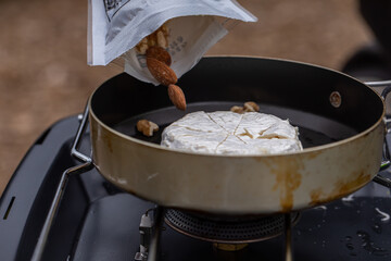 チーズ料理　アウトドア飯　キャンプ飯　おしゃれごはん　キャンプ料理　あつあつ　外で過ごす休日