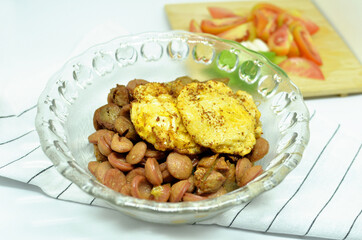 Fried egg, sausage and tomato