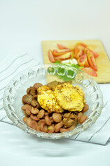 Fried egg, sausage and tomato