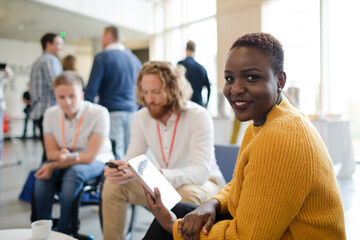 Obraz premium People talking in auditorium hall