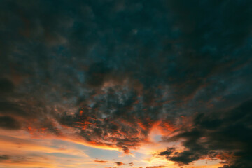 Obraz na płótnie Canvas Dramatic twilight sky and cloud sunset background