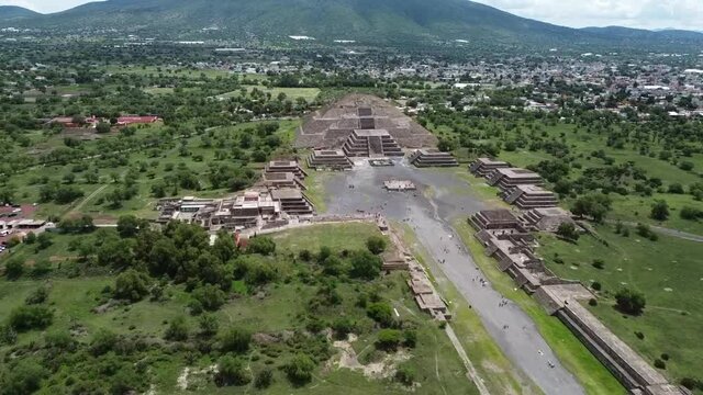 FLYING TOWARDS PYRAMID OF THE MOON GOD AT TEOTIHUACAN - DRONE SHOT