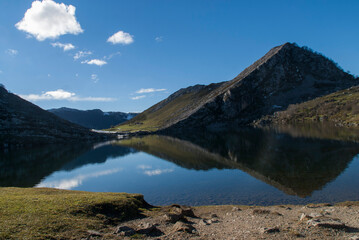 Lower blue glaciar lake