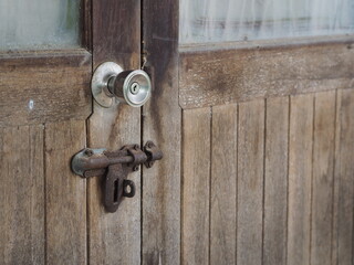 Fototapeta premium door knob and old rust padlock key on wooden door