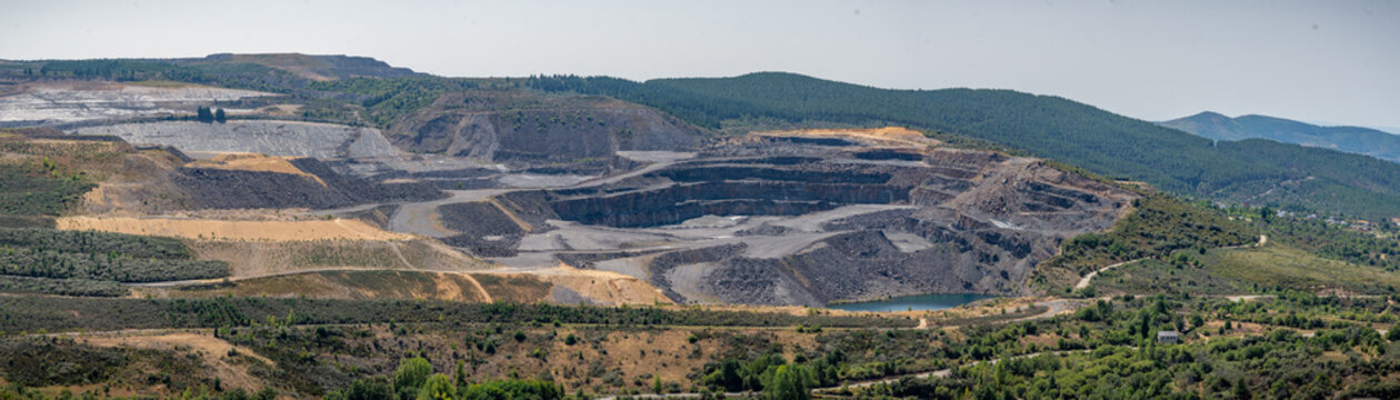 gran corta de Fabero, mina de carbón  a cielo abierto en Leon España