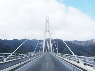 青空と吊橋