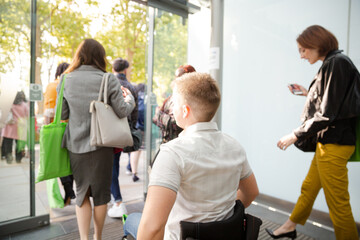 Obraz premium People leaving conference hall