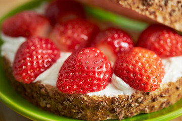 cake with strawberries
