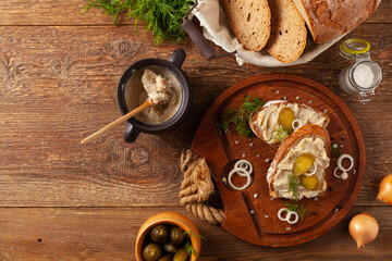 Sandwich with lard and pickled cucumber. Traditionally rendered lard with cracklings and onion.