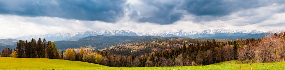 Obraz premium A beautiful panorama of the entire range of the Tatra Mountains. Poland