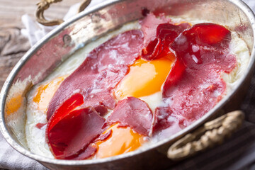 Traditional Turkish food; fried eggs with bacon. Turkish name; Pastirmali yumurta