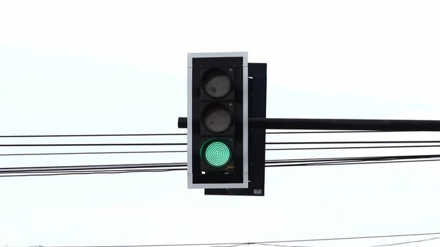Traffic lights and traffic lights are about to change color.