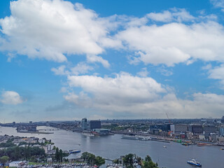 Fototapeta na wymiar vue du port de la ville d'Amsterdam