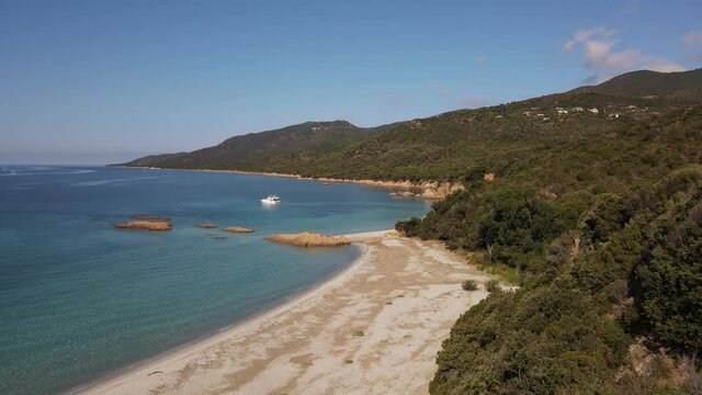 la plage naturelle de Cupabia - Corse