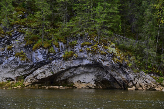 Stone Krugi - an anticlinal fold on the left bank of the Usva River